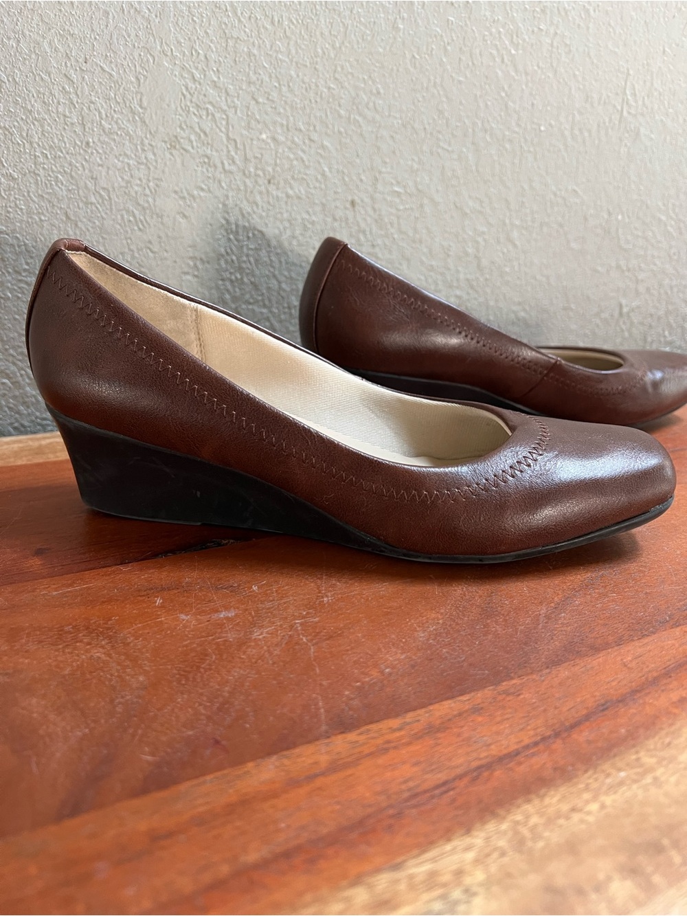 Life Stride Brown Leather Wedge Pumps